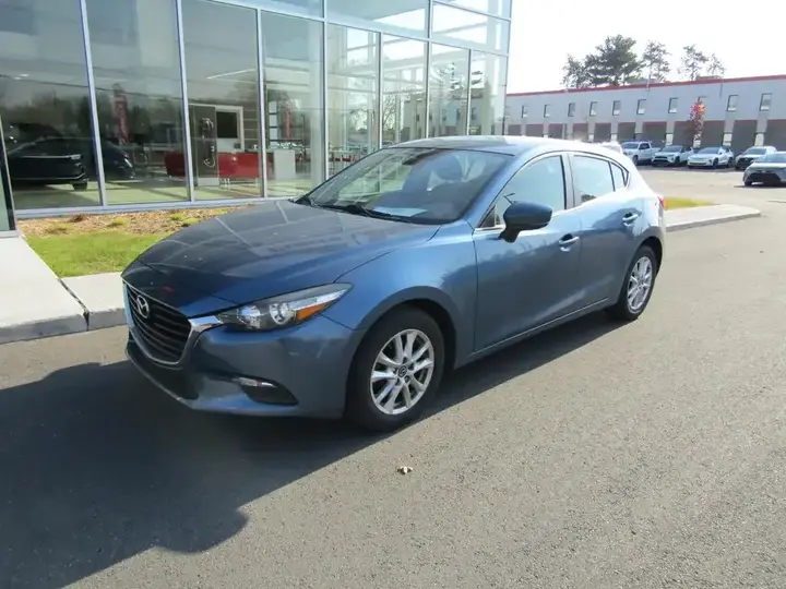 Mazda Mazda3 2018 photo 2
