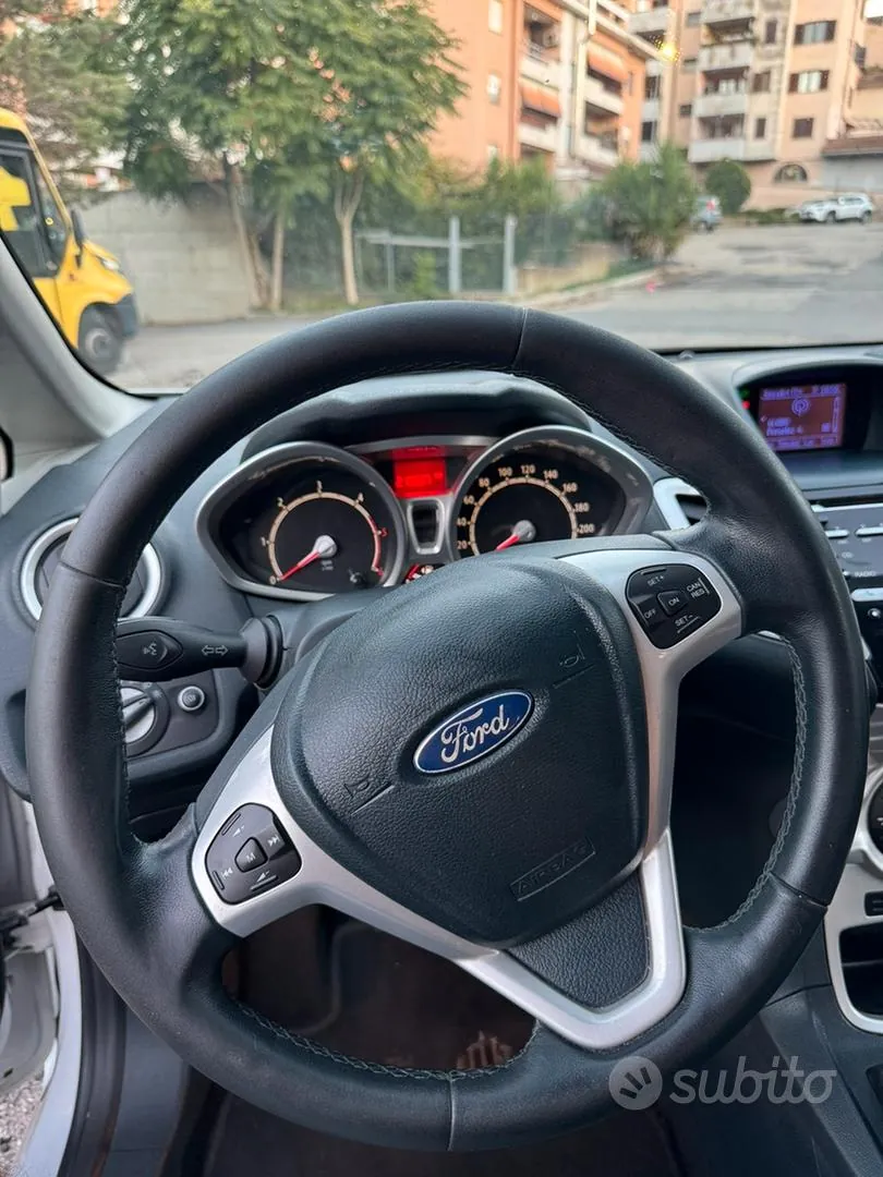 Ford Fiesta 2012 photo 4