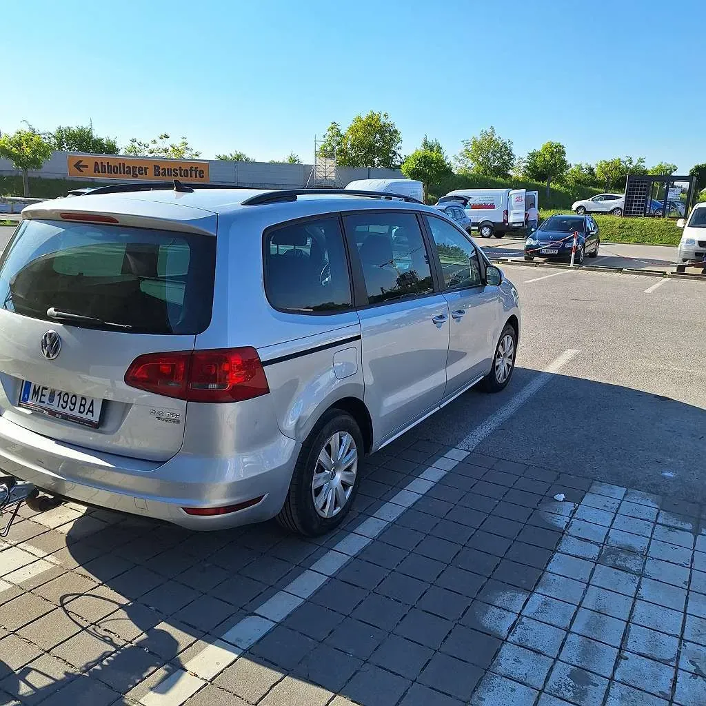 Volkswagen Sharan 2011 photo 2