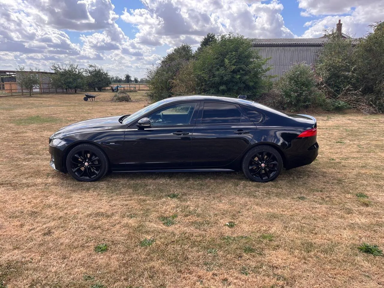 Jaguar Xf 2018 photo 2