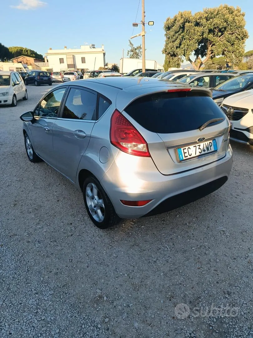 Ford Fiesta 2010 photo 4