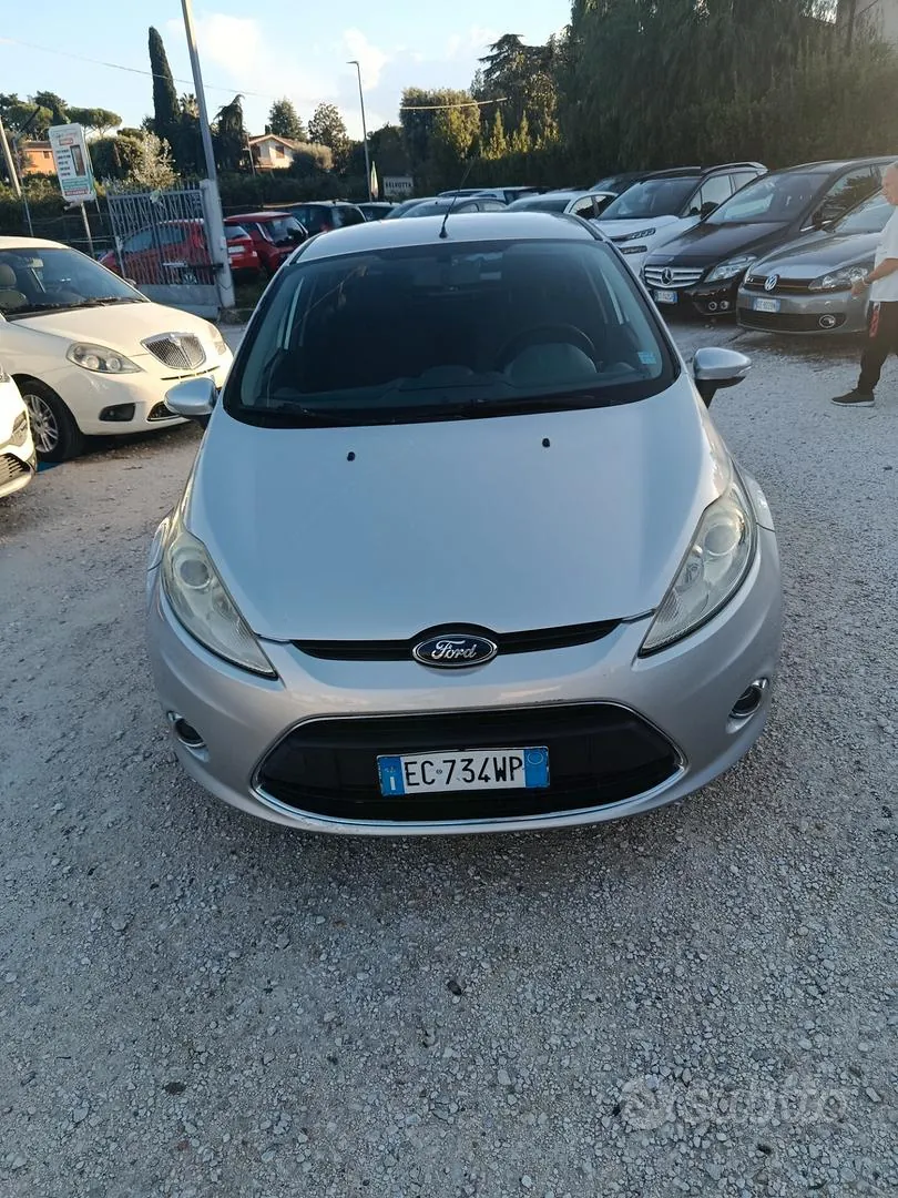 Ford Fiesta 2010 photo 2