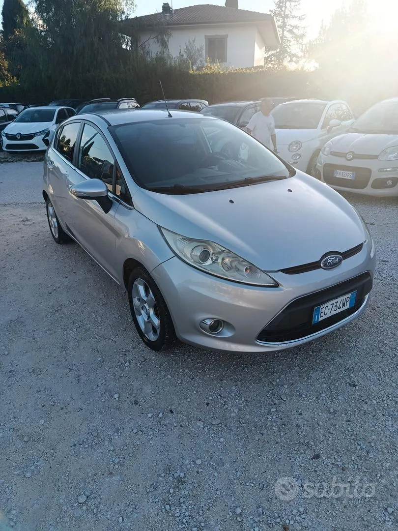 Ford Fiesta 2010 photo 3