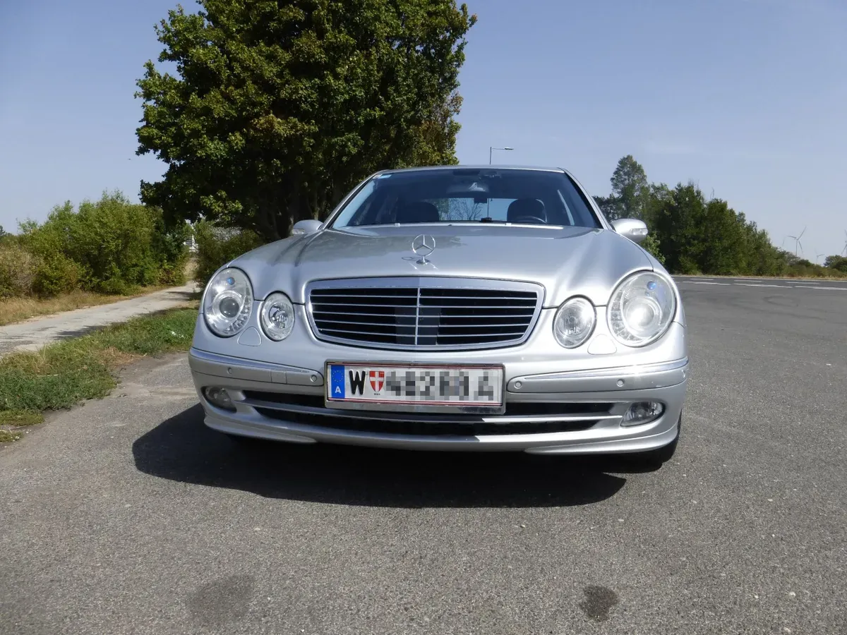 Mercedes-Benz E-Class 2005 photo 3
