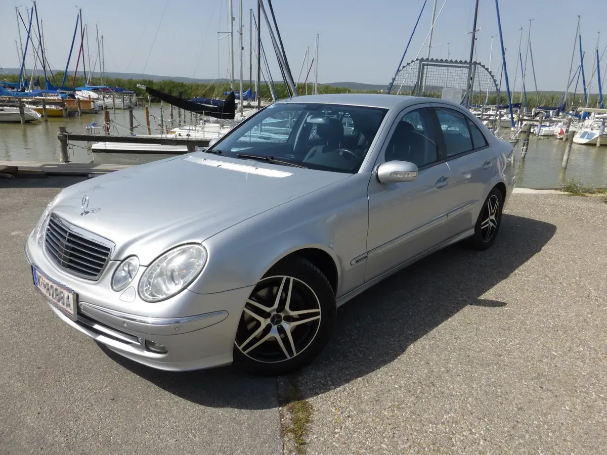 Mercedes-Benz E-Class 2005 photo 2