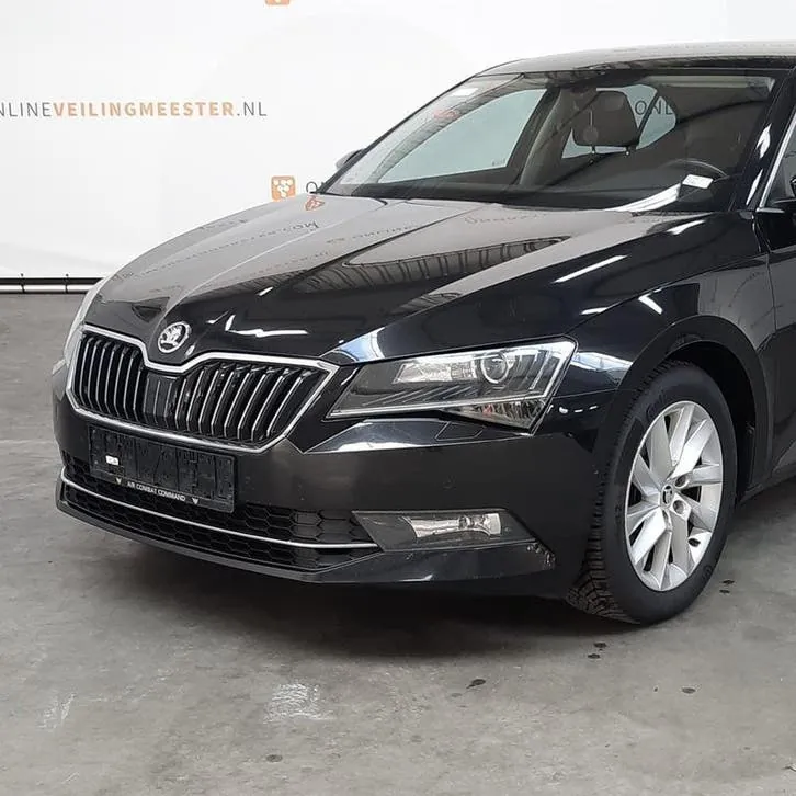 Skoda Superb Combi photo 2
