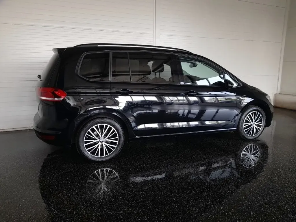 Volkswagen Touran 2023 photo 2