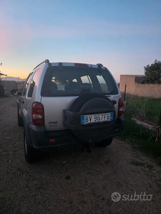 Jeep Cherokee 2002 photo 3