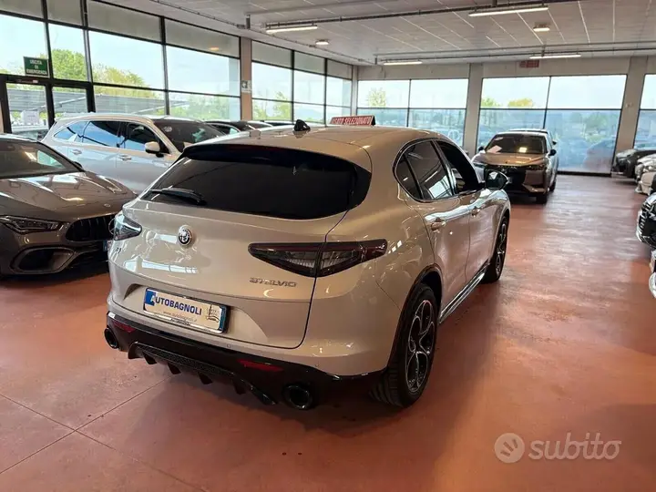 Alfa Romeo Stelvio 2025 photo 3