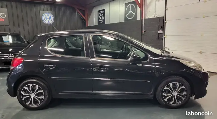 Peugeot 207 2013 photo 3
