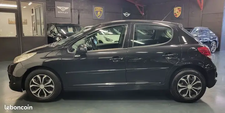 Peugeot 207 2013 photo 2