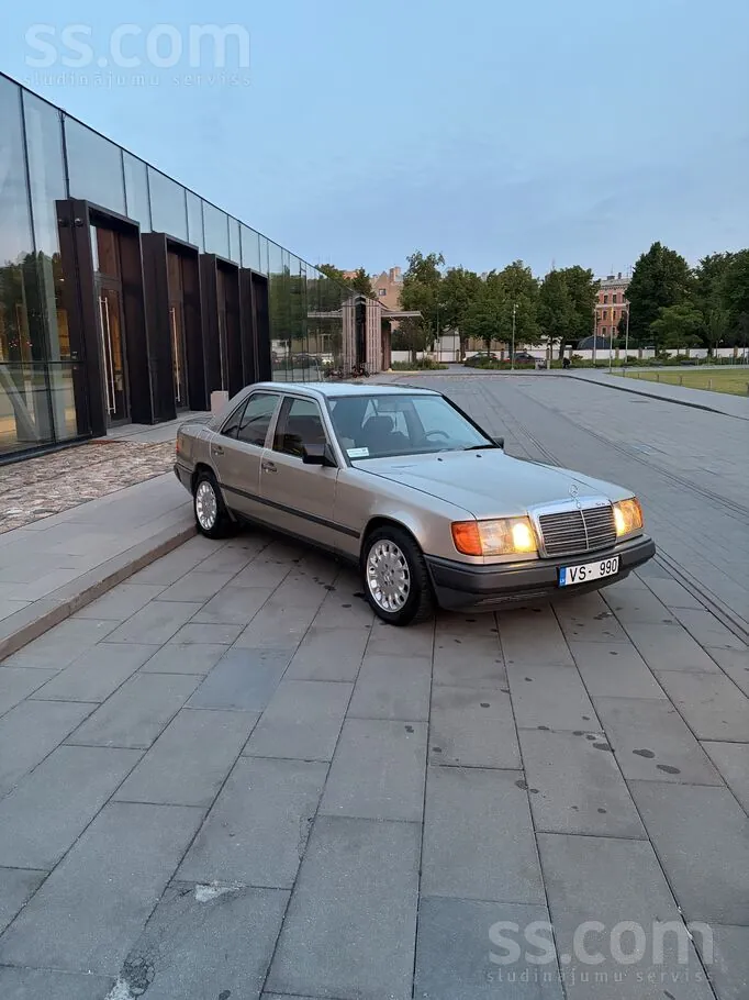 Mercedes-Benz E230