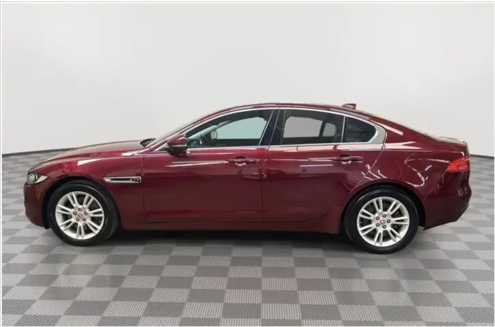 Jaguar Xe 2017 photo 5