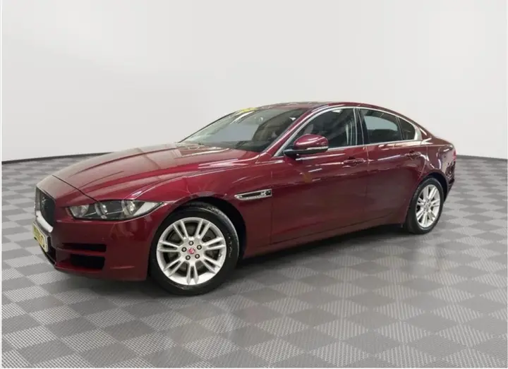 Jaguar Xe 2017 photo 4