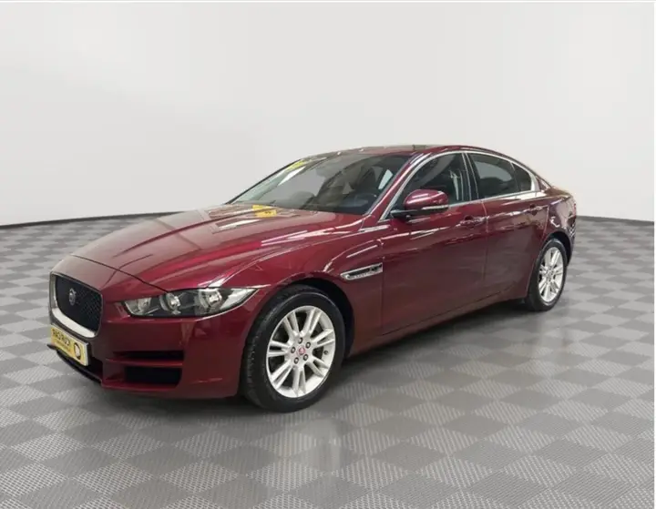 Jaguar Xe 2017 photo 3