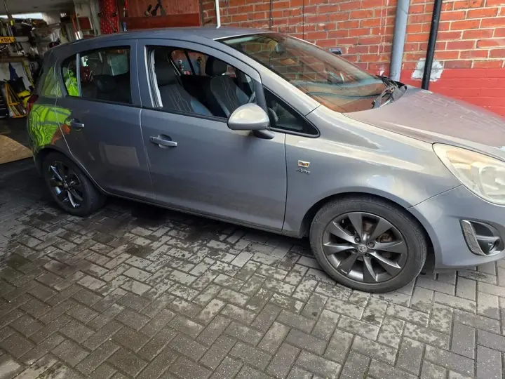 Vauxhall Corsa 2012 photo 3