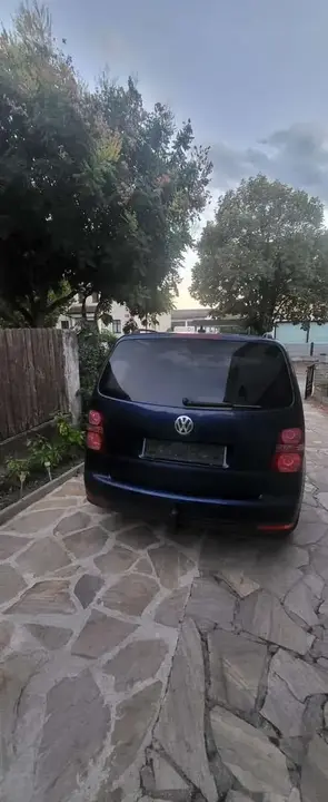 Volkswagen Touran 2007 photo 2